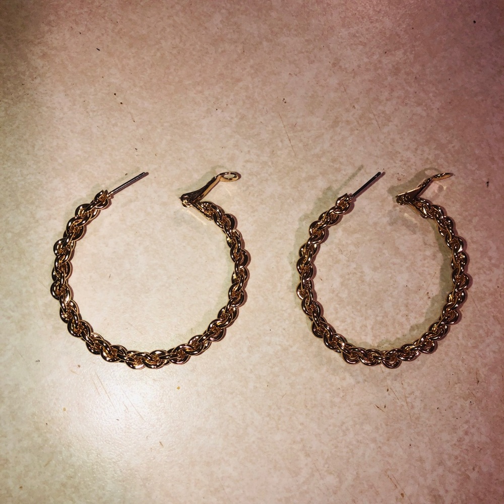 G/P hoop earrings vary nice
